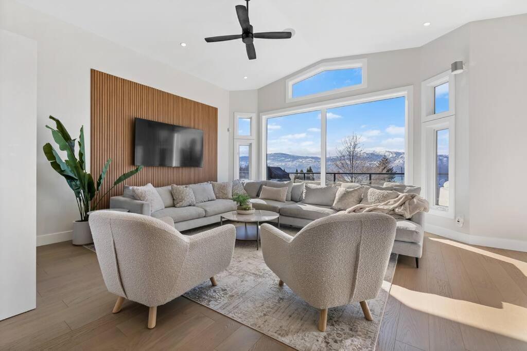 Luxurious 5 Bedroom House With Pool & Sauna West Kelowna Esterno foto