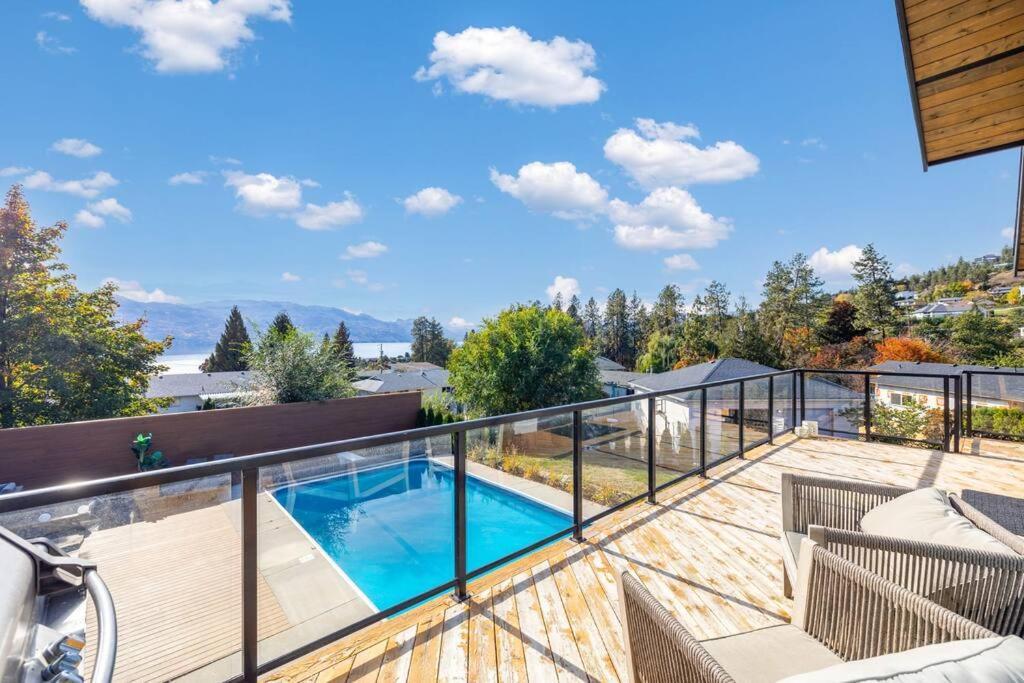 Luxurious 5 Bedroom House With Pool & Sauna West Kelowna Esterno foto