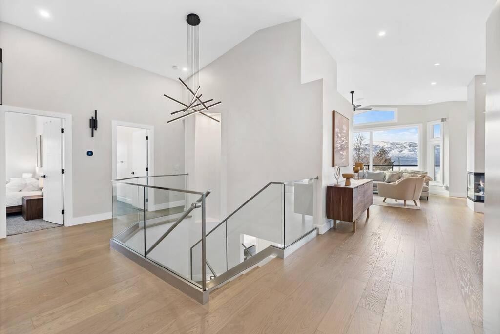 Luxurious 5 Bedroom House With Pool & Sauna West Kelowna Esterno foto