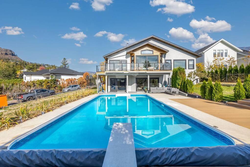 Luxurious 5 Bedroom House With Pool & Sauna West Kelowna Esterno foto