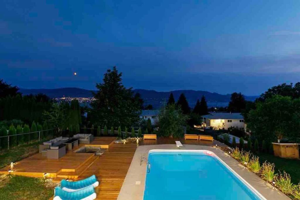 Luxurious 5 Bedroom House With Pool & Sauna West Kelowna Esterno foto