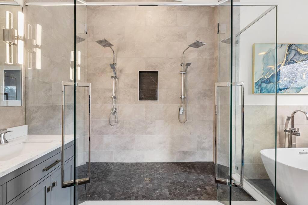 Luxurious 5 Bedroom House With Pool & Sauna West Kelowna Esterno foto