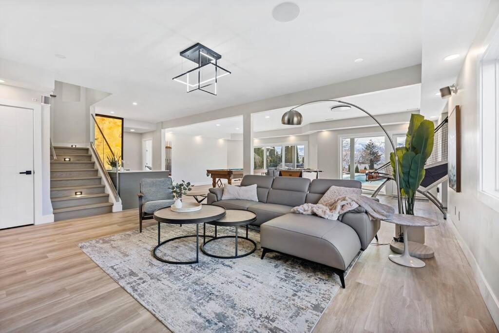 Luxurious 5 Bedroom House With Pool & Sauna West Kelowna Esterno foto