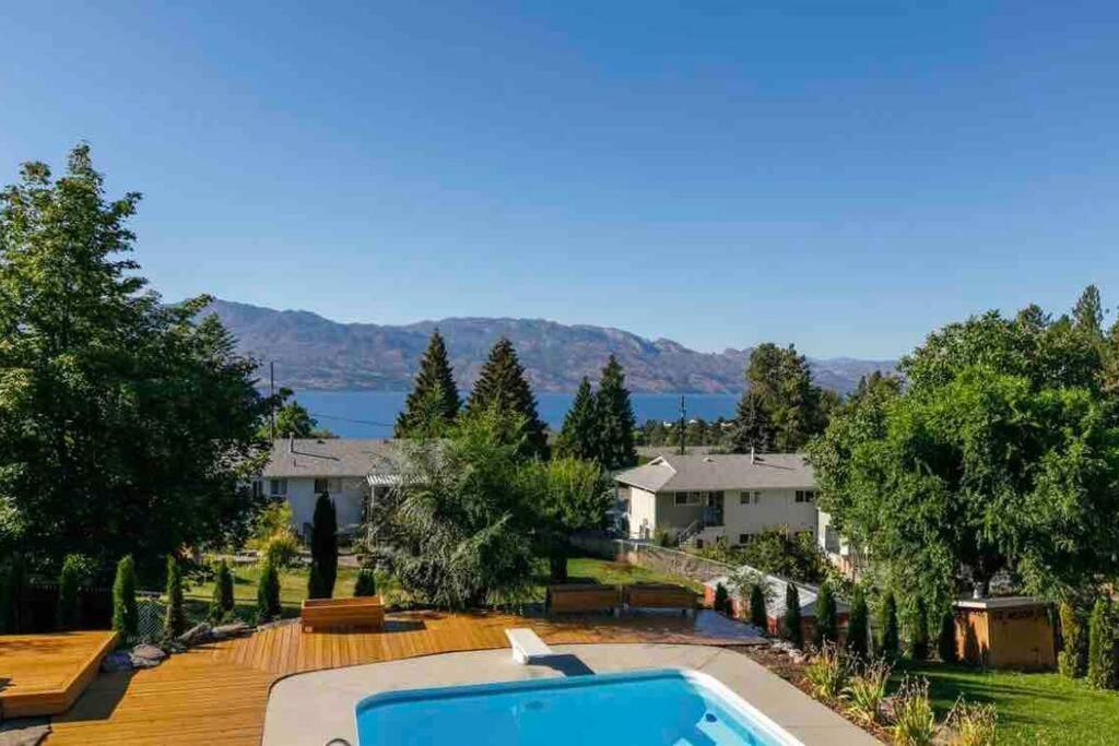 Luxurious 5 Bedroom House With Pool & Sauna West Kelowna Esterno foto