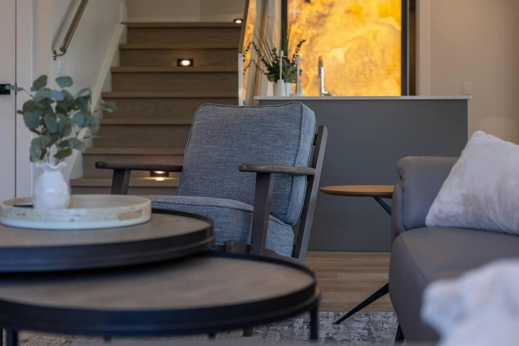 Luxurious 5 Bedroom House With Pool & Sauna West Kelowna Esterno foto