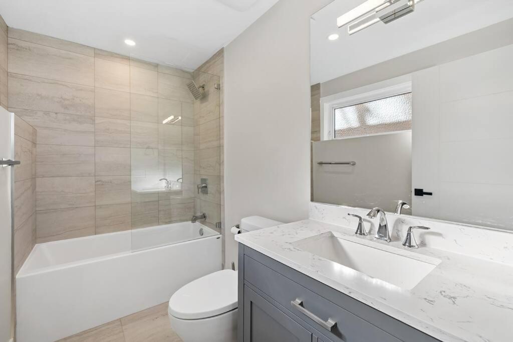 Luxurious 5 Bedroom House With Pool & Sauna West Kelowna Esterno foto