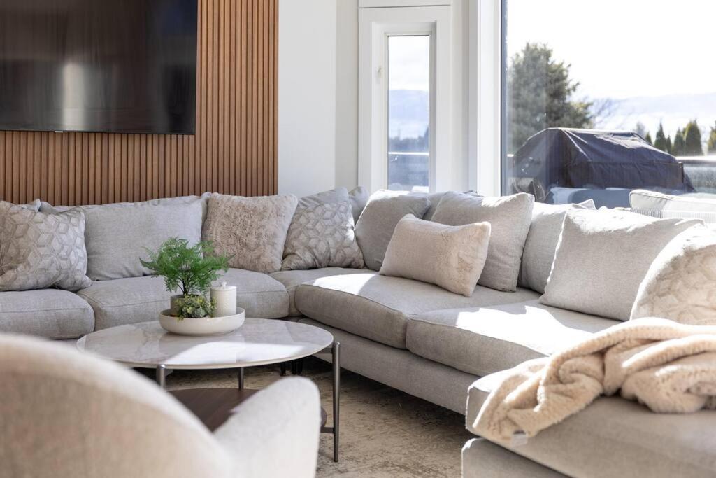 Luxurious 5 Bedroom House With Pool & Sauna West Kelowna Esterno foto