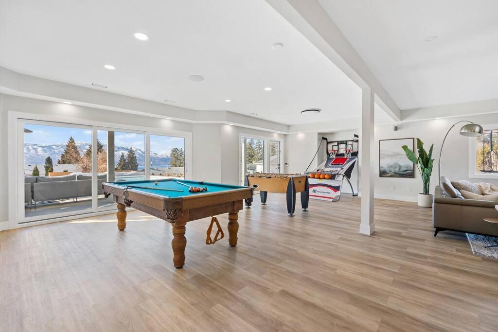 Luxurious 5 Bedroom House With Pool & Sauna West Kelowna Esterno foto