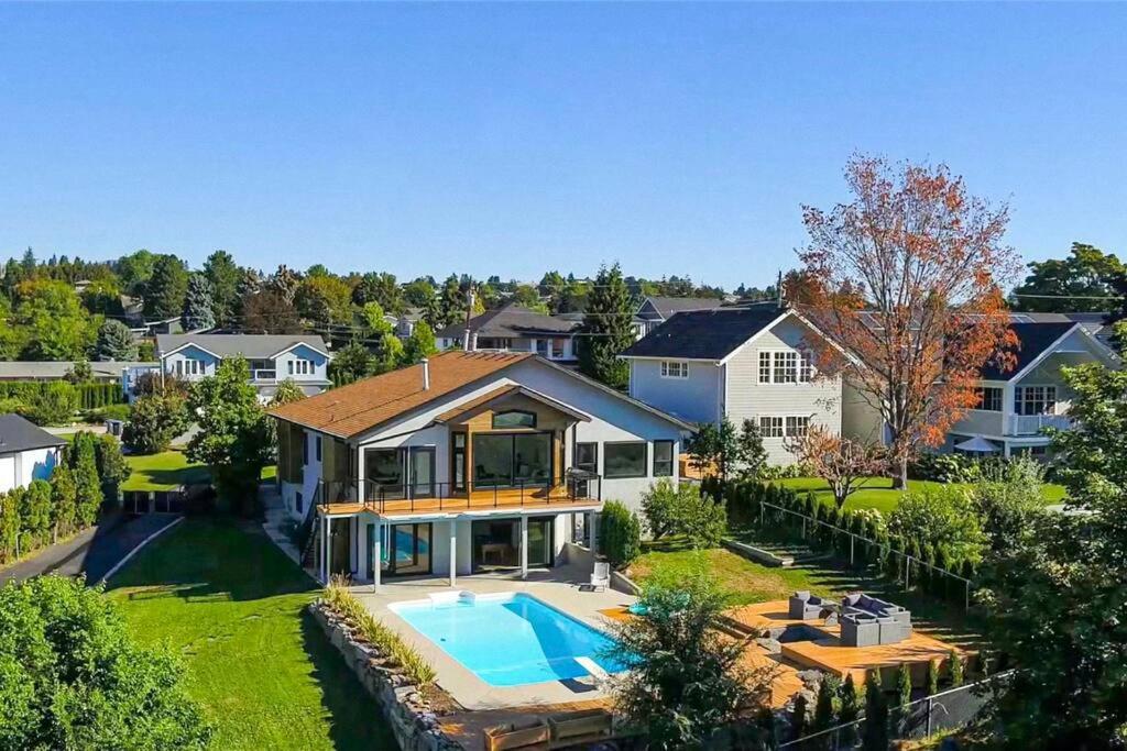 Luxurious 5 Bedroom House With Pool & Sauna West Kelowna Esterno foto